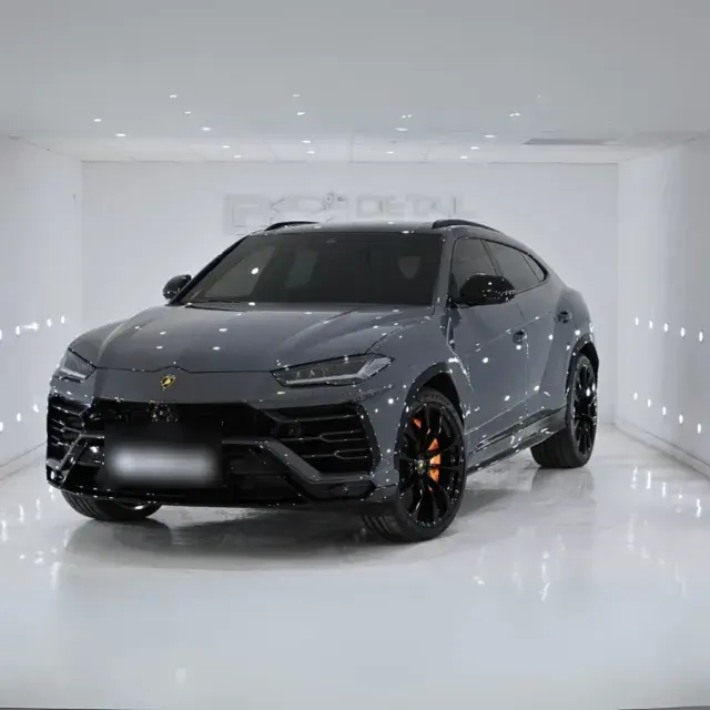 Lamborghini Urus gris, en el estudio de Detail Park