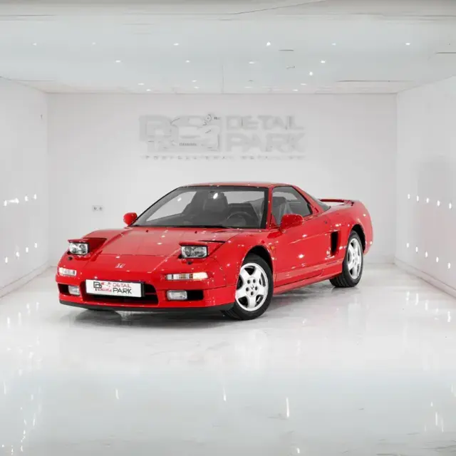 Honda NSX rojo, en el estudio de Detail Park