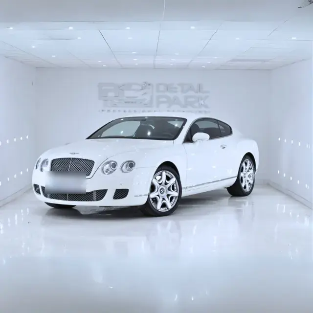 Bentley Continental blanco, en el estudio de Detail Park